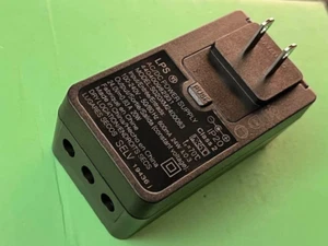 GENUINE OEM PHILIPS HUE TRIPLE POWER SUPPLY S020XM2400083 W/ CABLE - Picture 1 of 3