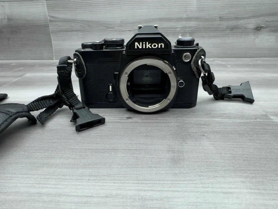 NIKON FM SILVER 35mm SLR FILM  CAMERA BODY ONLY - Image 1 of 4