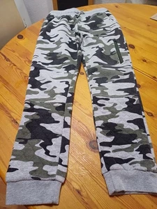 Jogginghose  Gr. 146/152 camouflage grau/schwarz/grün für Jungen warm - Bild 1 von 3
