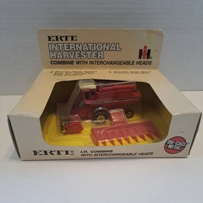 1/80 Scale International Combine With  Corn & Grain Head Die-Cast Ertl - Image 1 of 4