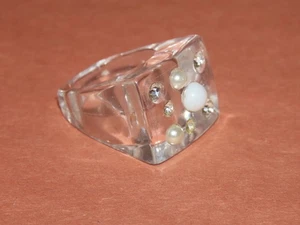 GRÖSSE 7,25 KLARER LUCITE STRASS & PERLEN RING GROBER STIL VINTAGE - Bild 1 von 2
