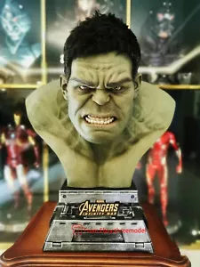 Statua dipinta in polipietra Queen Studios QS 1/1 The Avengers Busto Hulk in Stock - Foto 1 di 12