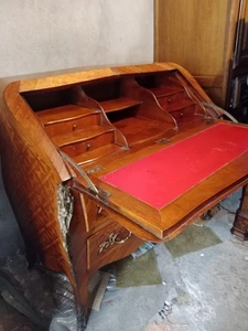 Cómoda/Escritorio abombada de Marquetería y Bronce.. Envío Consultar... - Imagen 1 de 19
