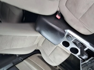 Ford Explorer 2014 cinturón de seguridad y retractor para pasajero delantero - usado, sin hebilla Foto 1 de 4