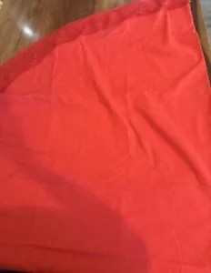 Tovaglia rossa rotonda vintage bordo pizzo 86 pollici leggero difetto vacanze Natale - Foto 1 di 5