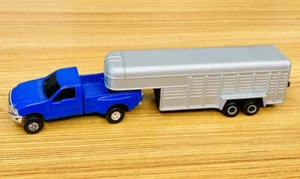1/64 ERTL FORD F-350 W/ LIVESTOCK TRAILER 8” LENGTH FARM TOYS - Picture 1 of 10