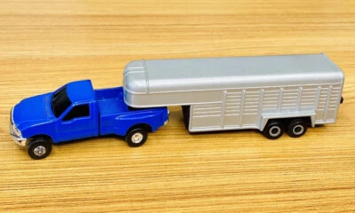 1/64 ERTL FORD F-350 W/ LIVESTOCK TRAILER 8” LENGTH FARM TOYS - Image 1 of 4