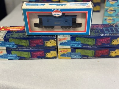 Vintage HO Scale Train Lot Roundhouse & Model Power Boxcars Caboose Passenger - Image 1 of 3