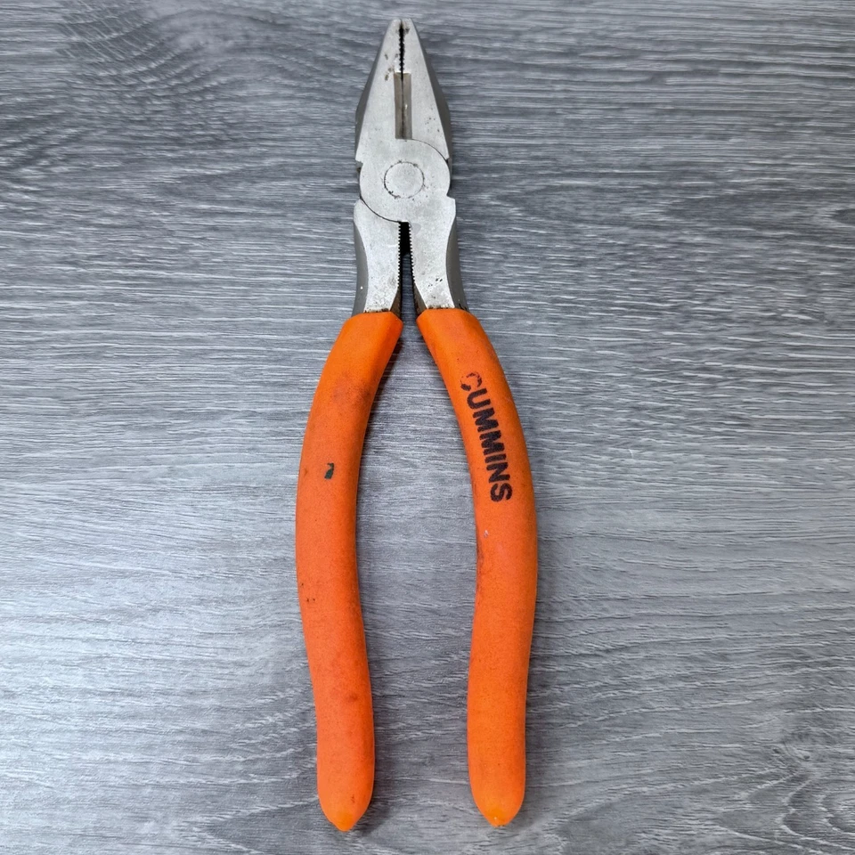 Alicates Cummins Lineman's 8"L con empuñaduras naranja corte lateral usados Foto 1 de 4