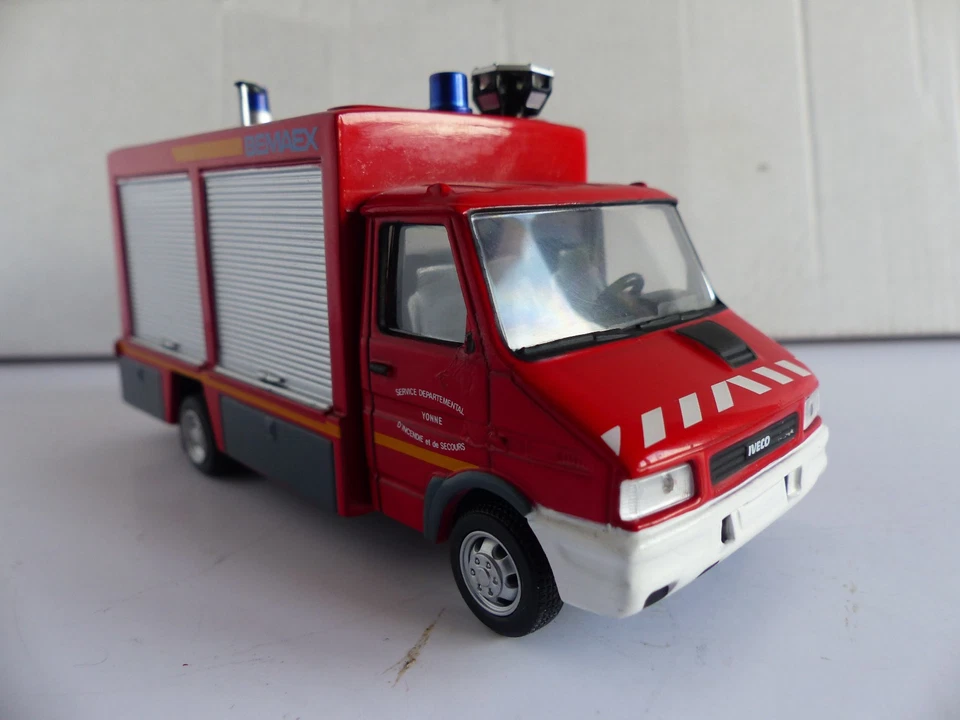 Lot  véhicules miniatures Pompiers - Photo 1/4