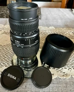 Sigma 70-300mm 1:4-5.6 DL Macro Super  Lens 70mm 300mm + Lens Hood Bundle - Picture 1 of 6