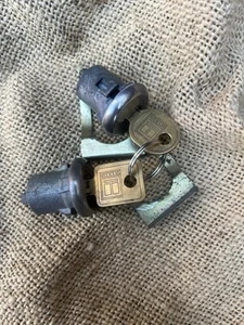OEM Door Lock Cylinder set with Keys. Chevrolet Truck C10 C20 C30 GMC Buick - Picture 1 of 3