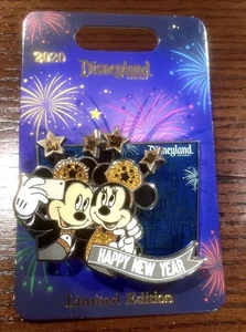 Disney Parks Happy New Year Pin 2020 Dornröschen Schloss Mickey Minnie LE - Bild 1 von 3
