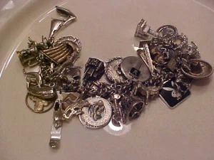 Vintage ~ Sterlingsilber ~ 45 + Charms ~ 160 Gramm ~ 2 PlayBoy ~ geladenes Armband ~ Weltreise ~ 7 Zoll - Bild 1 von 17