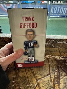 Bobblehead Frank Gifford 12/8 SGA de los Gigantes de Nueva York 2024 tercera en serie - Imagen 1 de 3