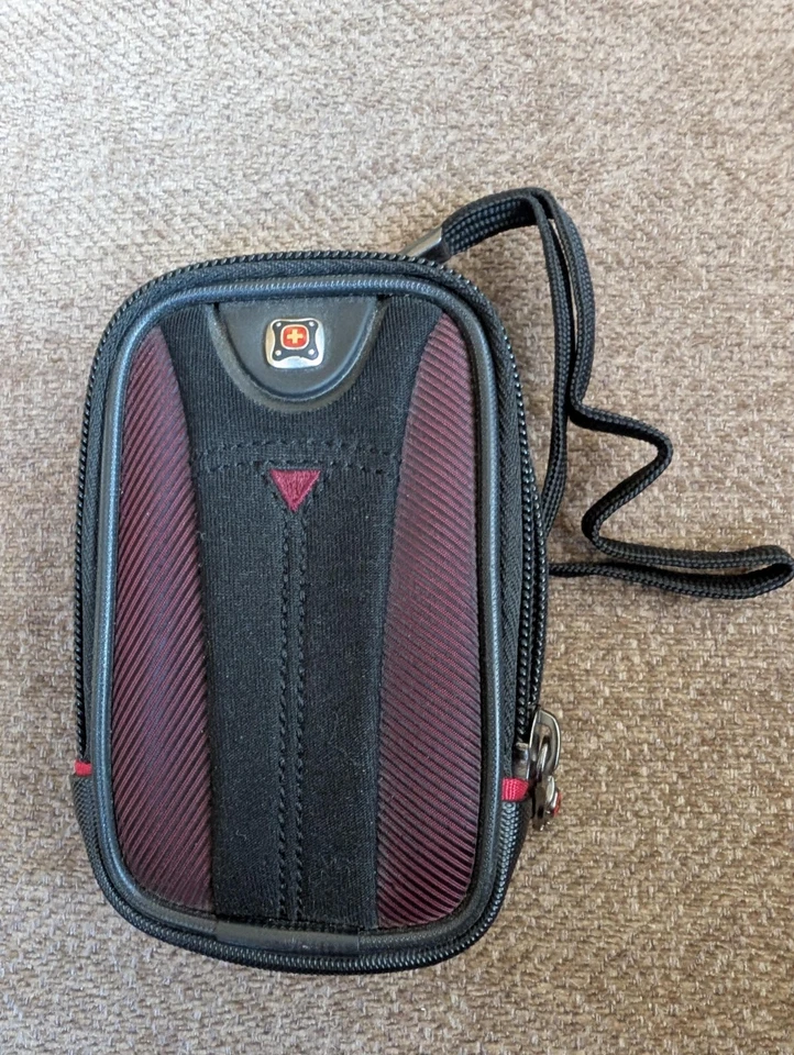 Wenger SwissGear Sherpa Small Camera Case with Belt Loop -Burgandy - Image 1 of 3