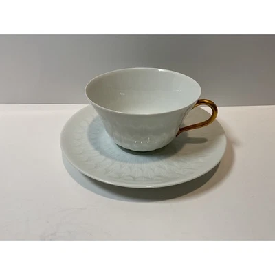 Juego de tazas de té y platillos de porcelana A Vignaud Limoges Francia mango dorado en relieve Foto 1 de 4