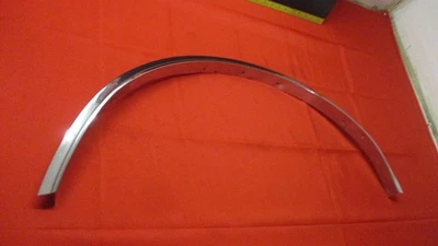 Oldsmobile Cutlass 1967 moldura de apertura de rueda trasera izquierda Foto 1 de 4