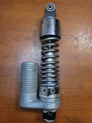 Amortiguador de suspensión amortiguador trasero derecho Honda Magna 1982 usado fabricante de equipos originales con perno ajustable  Foto 1 de 4