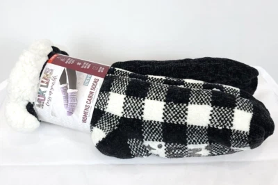 Paquete de 2 calcetines de cabina acogedores Muk Luks forrados de sherpa para mujer L/XL negros y a cuadros Foto 1 de 4