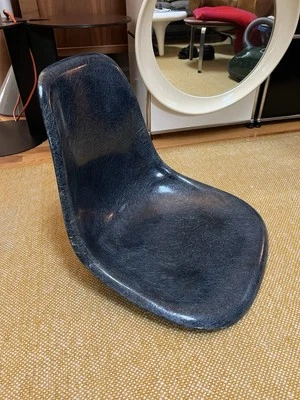 Silla con carcasa de fibra de vidrio Herman Miller Foto 1 de 4