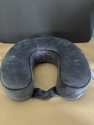 Wolf Essentials Memory Foam Reise Nackenkissen - dunkelgrau - weicher Veloursbezug - Bild 1 von 4