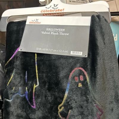 WAY TO CELEBRATE Halloween Plush Throw Blanket 50" x 60" Black and Rainbow Ghosts 👻