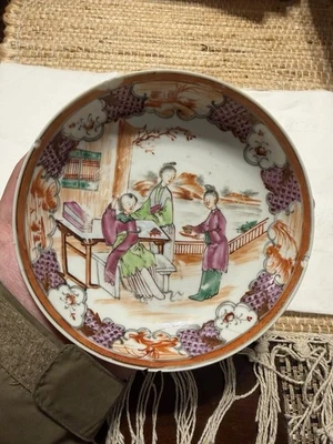 антикварная китайская семейная розовая фарфоровая тарелка периода Цяньлун династии Цин - Изображение 1 из 4