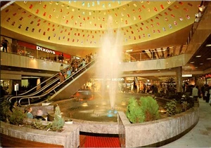 De colección. Postal Arthur Dixon del centro comercial Brent Cross London Dome & Fountains - Imagen 1 de 2