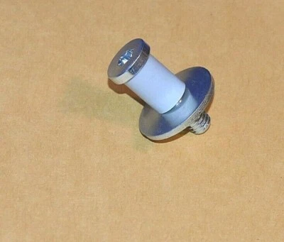 Cerradura de puerta Striker Bolt 1973-1982 Ford Mustang Cougar 73-79 Ranchero 73-76 Torino Foto 1 de 4