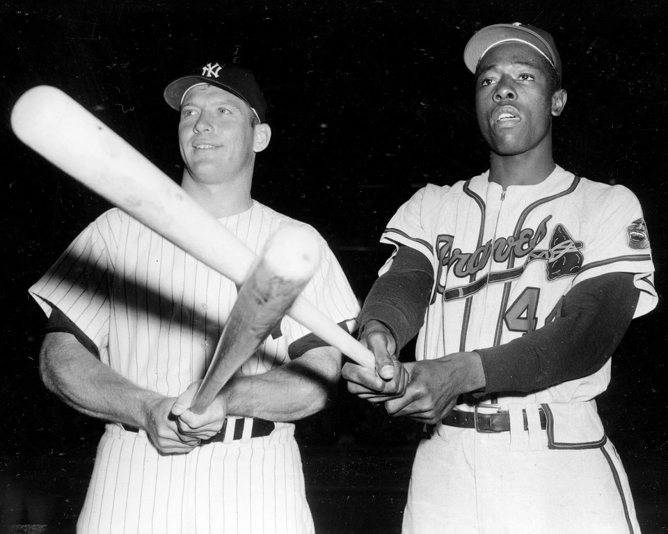 Foto 8x10 MICKEY MANTLE & HANK AARON Yankees Braves All-Star Jugador Más Valioso Jonrón Salón de la fama Foto 1 de 1