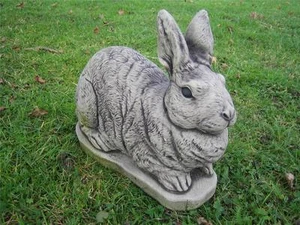 Adorno de jardín de piedra de conejo - Imagen 1 de 1