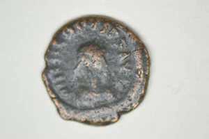 Teodosio II, Imperio Romano de Oriente (402-450 dC). AE4 o nummus (12 mm, 0,9 gm) - Imagen 1 de 5