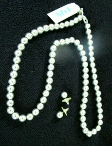 1928 Marke Halskette & Ohrstecker, silberfarbene Kunstperlen, 24", neu m. Etikett   - Bild 1 von 3