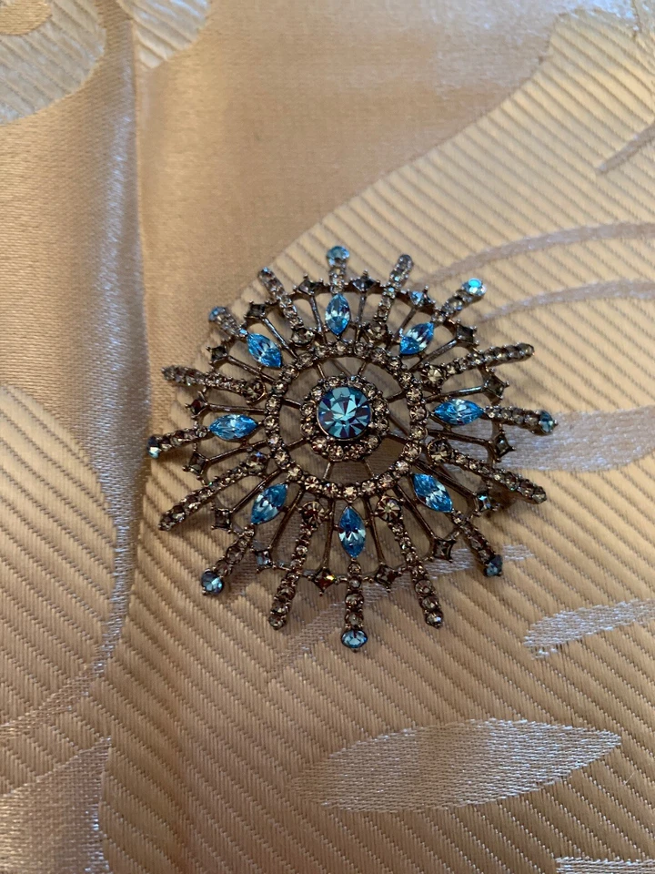 carolee hlass ceiling rhinestone cluster fringe pin brooch jV706