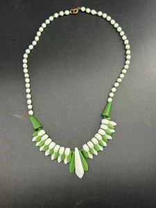 Collana Vintage Germania Vetro Ceco Art Deco Foglia Perline Verde e Bianco 19” - Foto 1 di 12