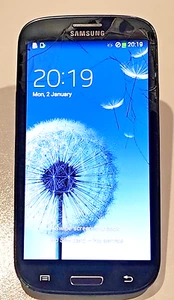 Samsung Galaxy S3 GT-I9300 16GB 8MP Sapphire Black Smashed Screen Works / Parts - Picture 1 of 12