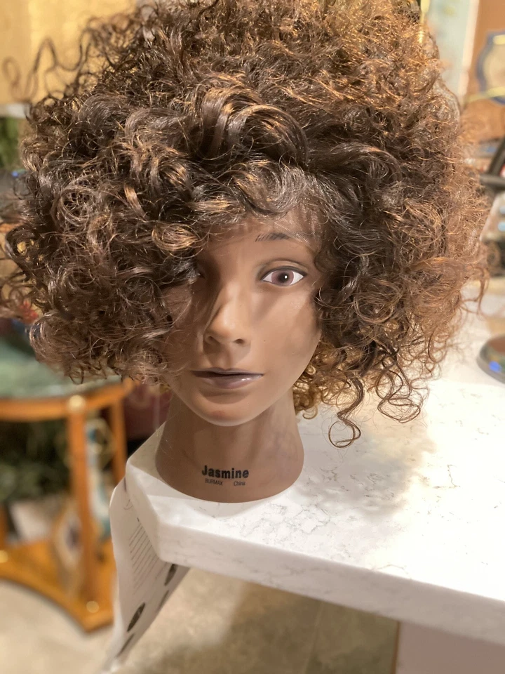 PELUCA DELANTERA EXTERIOR DERRETIDA LÍNEA DE PELO SINTÉTICA HD ENCAJE - Gabi Foto 1 de 4