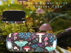 Dark Forest Hart Brillenetui Mystical Toadstools Futtersuche Cottagecore Design - Bild 1 von 3