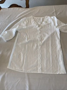 Women’s Size L Large White V Neck Top With Lace Trim - Picture 1 of 6