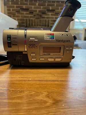 Sony Handycam CCD-TR517 8mm Analog Camcorder - Image 1 of 4