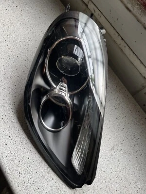 Original Porsche Boxster Cayman 981 Xenon Scheinwerfer rechts, Ecke beschädigt - Bild 1 von 4