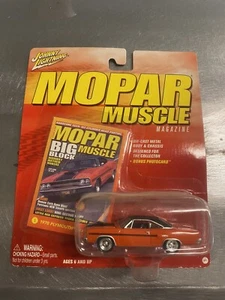 *** JOHNNY LIGHTNING MOPAR MUSCLE MAGAZINE 1970 PLYMOUTH GTX ORANGE - Picture 1 of 3