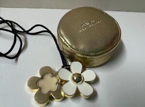 DAISY  by Marc Jacobs Solid Perfume  0.75g Pendant Necklace round gold bag