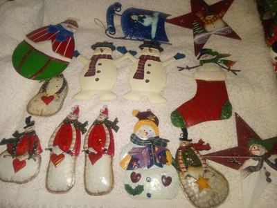 Lote 13 Adornos de Árbol de Navidad Muñeco de Nieve de Lata de Metal Muñecos de Nieve Trineo Estrellas País Foto 1 de 4