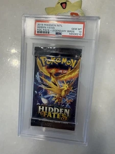 🔥 RARE 2019 Pokemon INT'L Hidden Fates Foil Pack Legendary Birds Art PSA 10 📈 - Picture 1 of 2