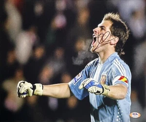 Iker Casillas Signed 11x14 Real Madrid Soccer Photo PSA AH69726 - Picture 1 of 2
