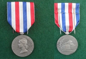 French Medal Honour of the Railways, 3rd version, silvered bronze 1957 - Picture 1 of 4