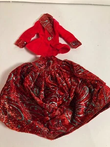 Ropa Muñeca Vintage ROJA FORMAL FALDA Y CHAQUETA CONJUNTO Sin Etiqueta LOTE 51 Barbie Talla - Imagen 1 de 2