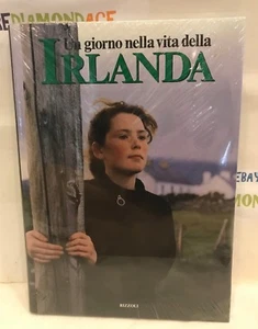 UN GIORNO NELLA VITA DELLA IRLANDA. RIZZOLI HARDCOVER BOOK 14.5 X 10.5in NEW! - Imagen 1 de 4